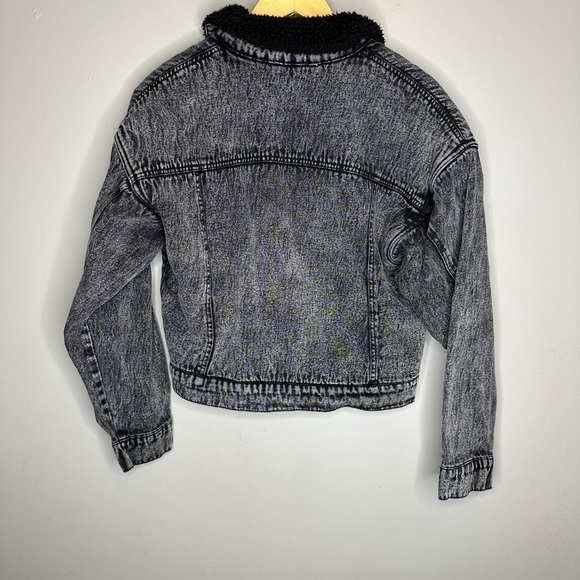 Forever 21 black Sherpa lined denim jacket - Picture 4 of 4